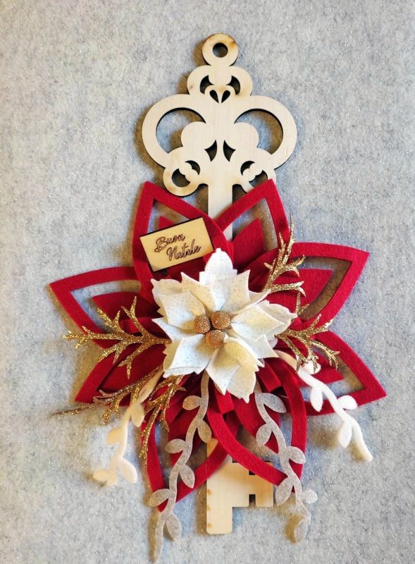 Kit fustellati Fuori porta natalizio chiave in legno con decorazioni in feltro  e pannolenci
